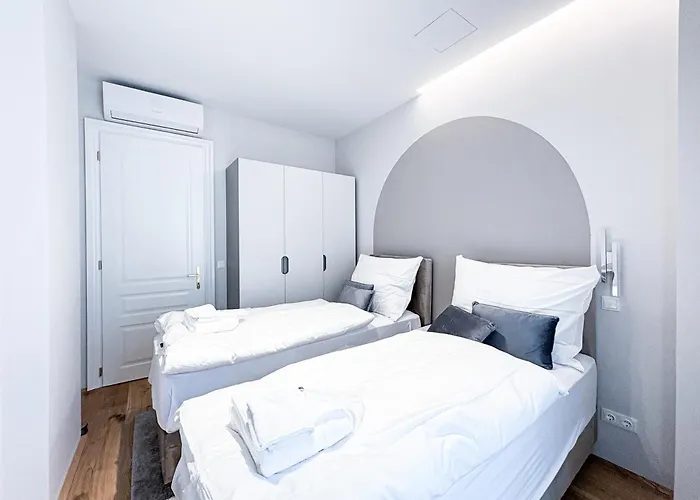2 Bdr - Magnificence, In Vienna's Center